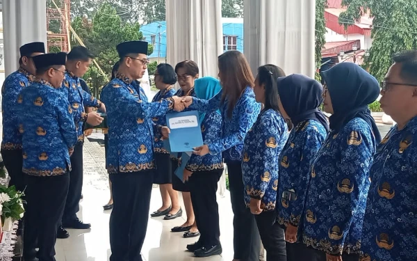 Thumbnail Berita - Wali Kota Bitung Serahkan SK Pensiun pada Momentum Upacara Hari Lahir Pancasila