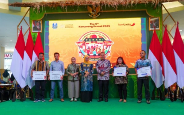 Thumbnail Dorong Pertumbuhan UMKM, Bank Jatim Salurkan KUR Rp800 Juta di Kampoeng Kreasi