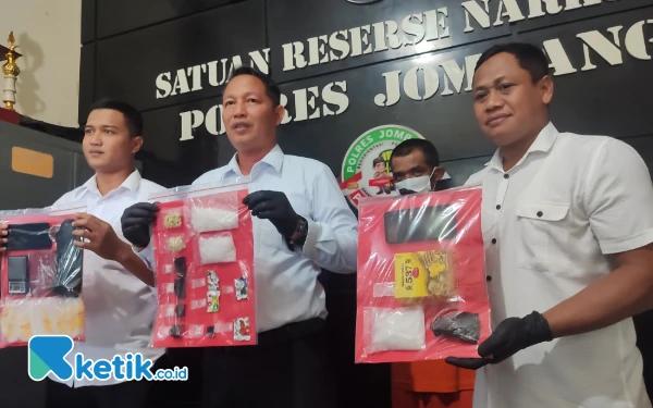 Thumbnail Berita - Dua Pengedar Sabu Ditangkap di Jombang, 2 Ribu Orang Terselamatkan dari Ancaman Narkoba