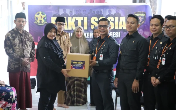 Thumbnail KKP di Polres Batu, Serdik Sespimmen Polri Juga Salurkan Bansos ke Pesantren