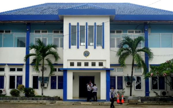 Thumbnail Berita - Truk Sumbu Tiga ke Atas Masih Dilarang Lewat Jalur Pantura Pemalang-Batang