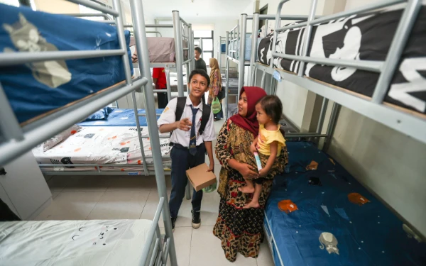 Thumbnail Tak Gembleng Anak-anak ke Barak seperti KDM, Eri Cahyadi Pilih Latih Wirausaha dan Olahraga