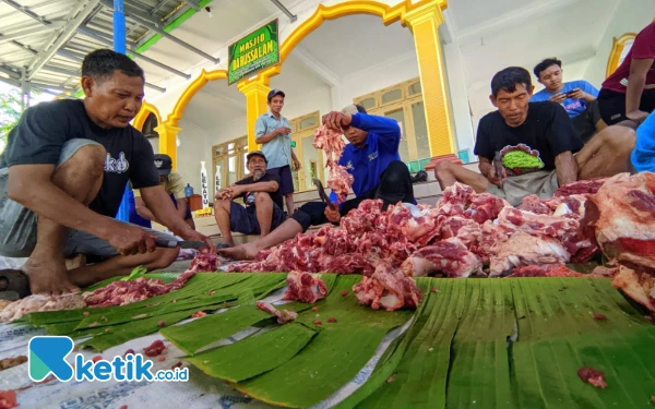 Thumbnail Iduladha: Pacitan Serukan Besek dan Daun untuk Bungkus Daging Kurban