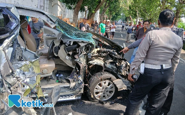 Thumbnail Kecelakaan di Jalan Kalibrantas Blitar Libatkan Dua Kendaraan, Kerugian Capai Rp15 Juta
