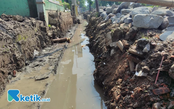 Thumbnail Berita - Proyek Pokir, TPT Ratusan Juta di Sepanyul Jombang Dikerjakan saat Air Masih Tinggi