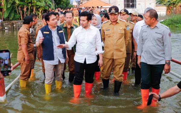 Thumbnail Gercep Tangani Banjir Lamongan, Plt. Gubernur Emil Pastikan Bantuan Pengurukan dan Logistik