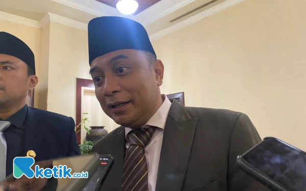 Thumbnail Wali Kota Surabaya Wajibkan Penggunaan Besek untuk Bagikan Daging Kurban