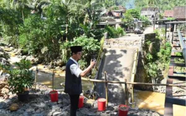 Thumbnail Berita - Jembatan Dung Buceng Ambruk, Bupati Trenggalek Usulkan Pengganti ke Pemprov Jatim