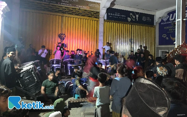 Thumbnail Diiringi Perkusi, Malam Takbiran Iduladha di Desa Tamberu Timur Sampang Berlangsung Meriah