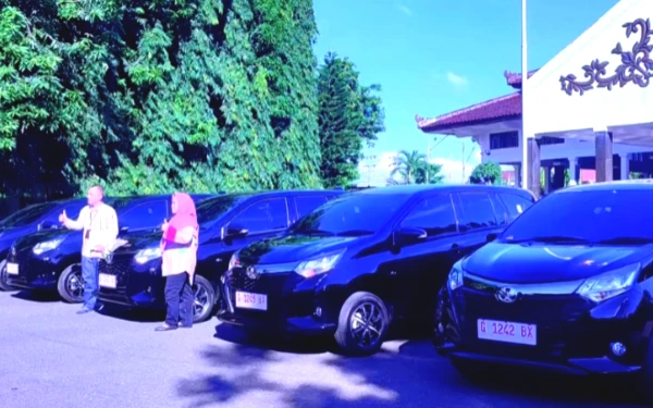 Thumbnail Berita - Pemkab Pemalang Serahkan 5 Mobil Operasional untuk Pondok Pesantren