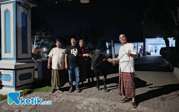 Anggota DPRD Jatim Eko Yunianto Kurban 6 Ekor Sapi, Diantar Sendiri ke Masjid