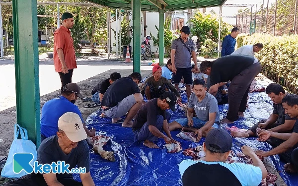 Thumbnail Berita - Kantor Imigrasi Kelas I TPI Cilacap Sembelih 1 Ekor Sapi dan 3 Ekor Kambing