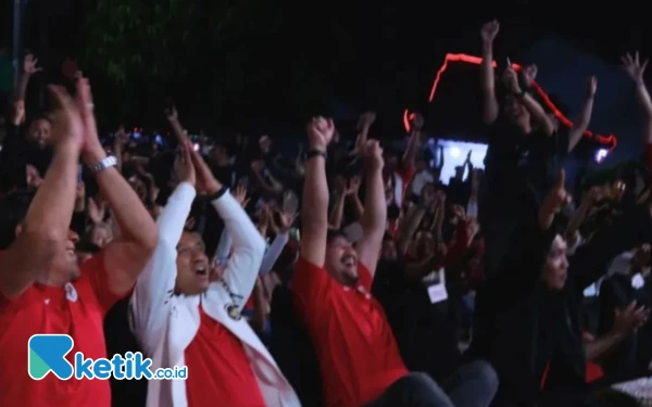 Thumbnail Ribuan Warga Pemalang Nobar Timnas Indonesia vs China, Bupati: Saatnya Cetak Sejarah ke Piala Dunia