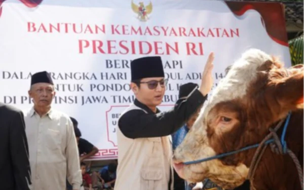 Thumbnail Berita - Bupati Trenggalek Serahkan Sapi Bantuan Presiden RI untuk Kurban  ke Pondok Kidul Kali