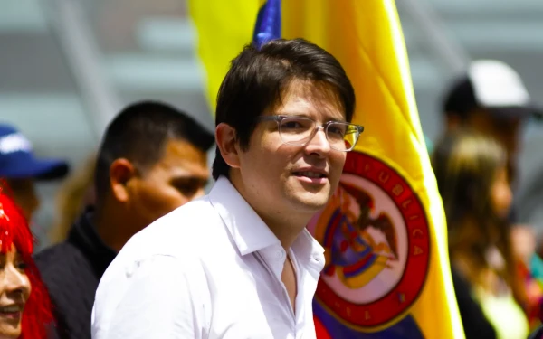 Thumbnail Ngeri! Kandidat Capres Kolombia Ditembak di Kepala Tiga Kali saat Pidato