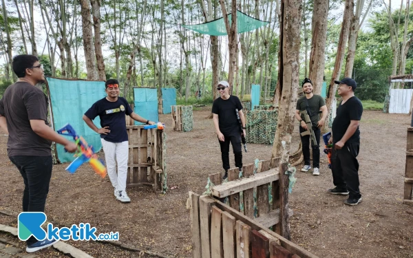 Thumbnail Berita - Serunya Bermain Perang-perangan ala Game PUBG di Jember, Bisa Dimainkan Segala Usia