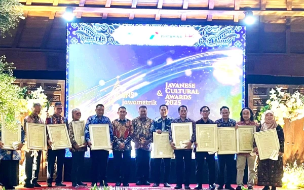 Thumbnail Berita - Unesa Raih Peringkat 2 UNS Jawametric 2025, Bukti Konsistensi Lestarikan Budaya Jawa