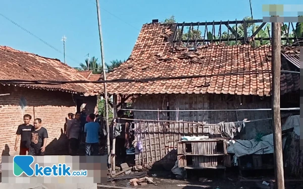 Thumbnail Berita - Rumah di Sragi Pekalongan Terbakar, Diduga Akibat Korsleting Listrik