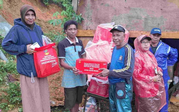 Thumbnail Berita - Kemensos Bergerak Cepat Tangani Longsor Ambon, Salurkan Bantuan untuk 80 Warga Terdampak