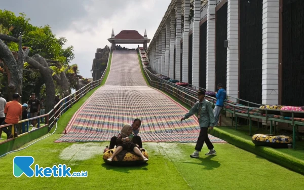 Thumbnail Florawisata Santerra Serap 90% Tenaga Kerja Warga Pujon Kabupaten Malang