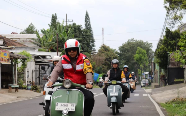 Thumbnail ‎Mengenal AKBP Andi Yudha Pranata, Kapolres Batu Hobi Naik Vespa  ‎