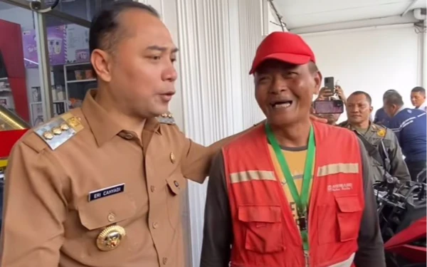 Thumbnail Razia Jukir Liar Surabaya Memanas! Eri Cahyadi Minta Minimarket Tak Bikin Gaduh Atau Pilih Ditutup