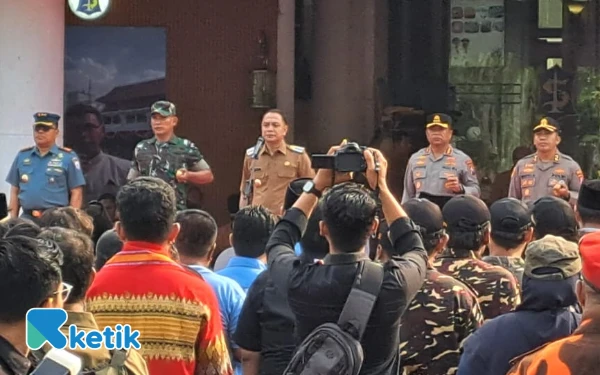 Thumbnail Eri Cahyadi Mewajibkan Tempat Usaha Miliki Jukir Resmi dan Difasilitasi Asuransi