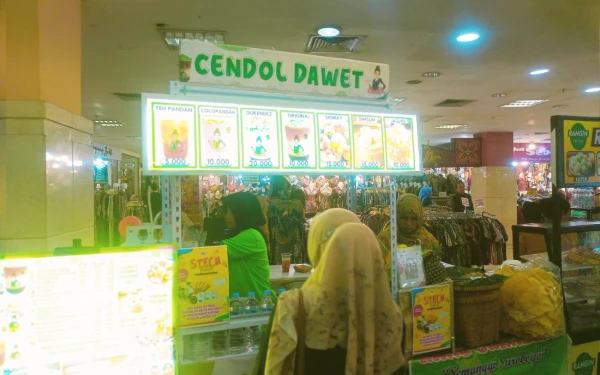 Thumbnail Berita - Cendol Dawet  Laris Manis di Festival STECU ITC Surabaya, Buruan Serbu!