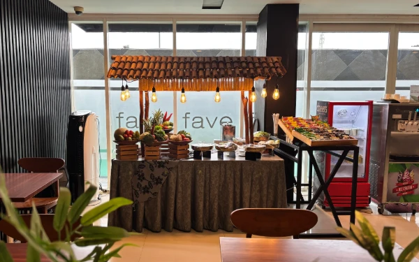 Thumbnail Favehotel Rungkut Surabaya Hadirkan Angkringan Kekinian Tepi Kolam yang Menyajikan Hidangan Tradisional