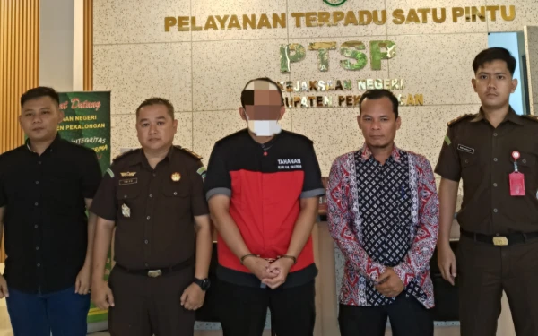 Thumbnail Berita - Diduga Korupsi Dana Desa Rp956 Juta, Kades Kesesi Ditahan Kejari Pekalongan