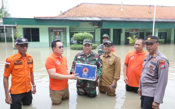 Thumbnail Sekdaprov Jatim Langsung Tinjau Banjir Gresik, Pastikan Penanganan Cepat