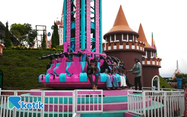 Thumbnail Pacu Adrenalinmu! Tower Drop, Wahana Baru Paling Seru di Florawisata Santerra Delaponte Malang