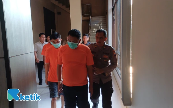 Thumbnail Kasus Oplosan LPG Subsidi, Ditreskrimsus Polda Jatim Buru Pemasok Segel Tabung Gas