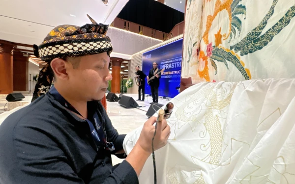 Thumbnail Keren, Batik Berkarakter Wali Kota Ning Ita 'Sulur Naga Puspa' Ikuti Pameran Nasional