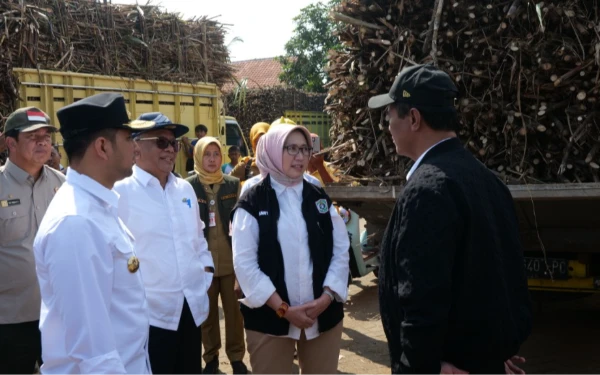 Thumbnail Berita - Bupati Lumajang: Berani Permainkan Harga Pupuk Subsidi, Saya Penjarakan