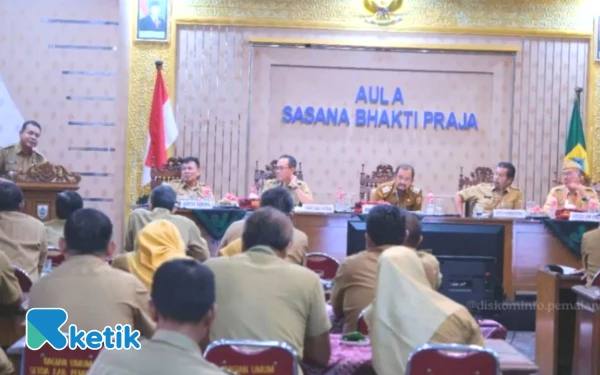 Thumbnail Berita - Bupati Pemalang Pimpin Rakor, Soroti Alun-Alun hingga Persiapan Migran Center