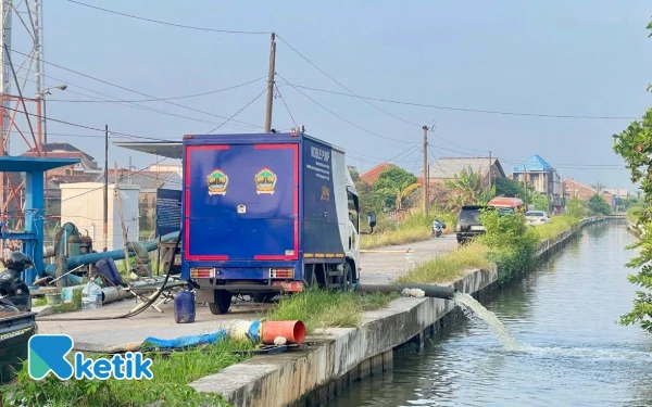 Thumbnail Berita - Atasi Banjir Rob di Sayung Demak, Pemprov Jateng Kerahkan Pompa dan Kapal Fiber