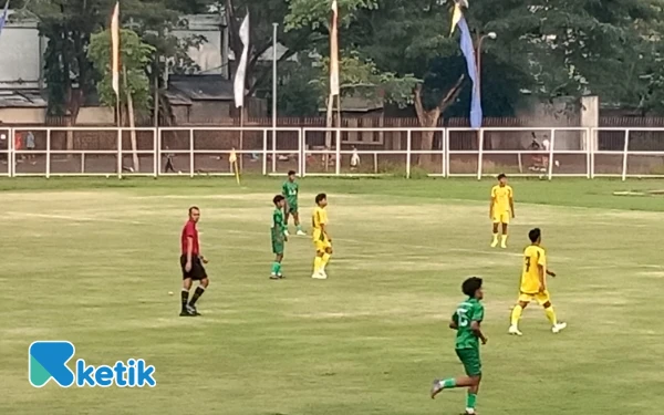 Thumbnail Berita - Menakar Peluang Tim Sepak Bola Trenggalek Lolos Fase Grup A Porprov  2025