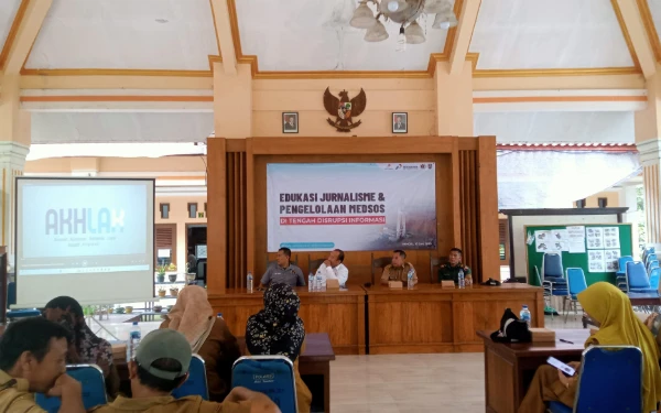 Thumbnail Berita - PWI Tuban Bersama PHE TEJ Edukasi Perangkat Desa Tentang Jurnalistik dan Pengelolaan Media Sosial