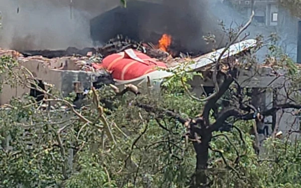 Thumbnail Pesawat Air India Tujuan Inggris Jatuh dan Meledak, Ratusan Penumpang Tewas