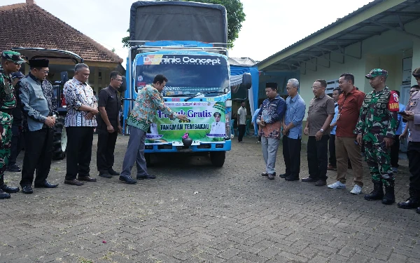 Thumbnail Pemkab Bondowoso Perkuat Pertanian Tembakau dengan Bantuan Pupuk Gratis 130 Ton