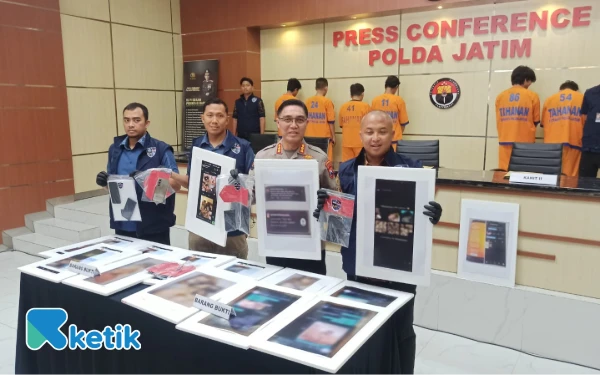 Thumbnail Polda Jatim Tangkap Admin dan Member Grup Gay dari Surabaya