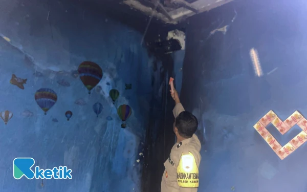 Thumbnail Berita - Diduga Korsleting Listrik, Dua Kamar Rumah Warga Kalimade Pekalongan Hangus Terbakar
