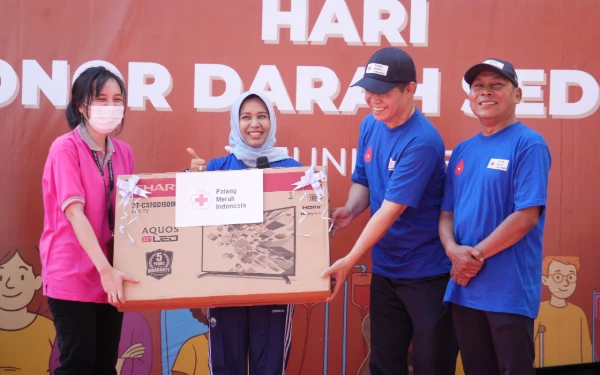 Thumbnail Berita - Peringatan Hari Donor Darah Sedunia, Wali Kota Mojokerto: Ayo Kuatkan Semangat Kemanusiaan