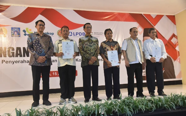 Thumbnail Berita - Tiga Koperasi Merah Putih di Sleman Terima SK Menteri