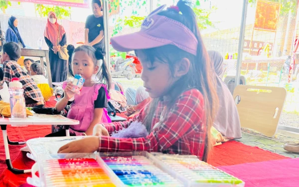 Thumbnail Berita - Serunya Lomba Mewarnai di Jember: 6 Anak Difabel Ikut Berkompetisi dalam Semangat Inklusi