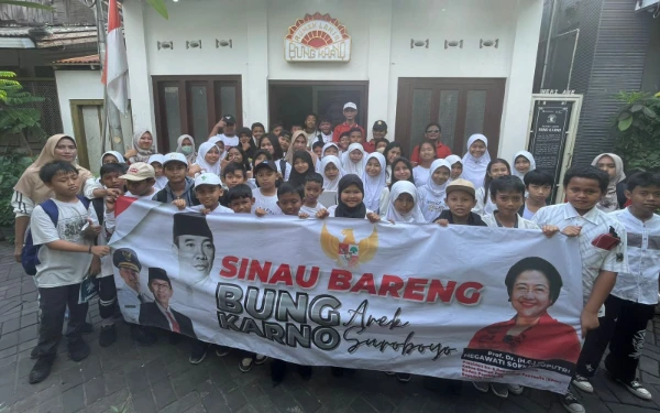 Thumbnail Komunitas Sinau Bareng Kebangsaan Ajak Puluhan Pelajar Pahami Surabaya sebagai Kota Kelahiran Bung Karno