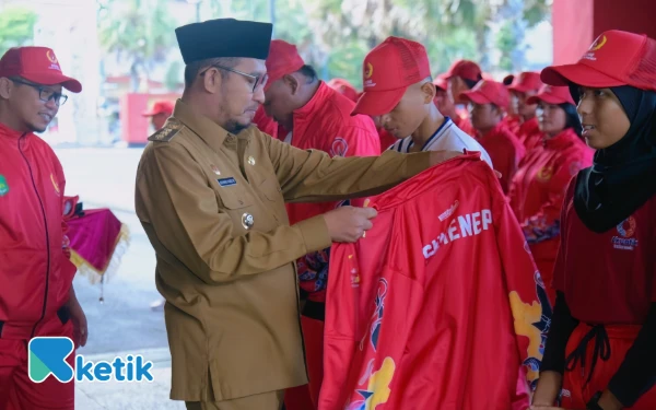 Thumbnail Berita - Lepas Kontingen Sumenep untuk Porprov Jatim 2025, Ini Pesan Bupati Fauzi