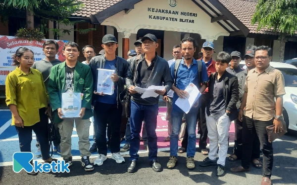 Thumbnail Berita - KRPK dan FMR Laporkan Dugaan Korupsi Proyek E-Katalog Rp1,1 Triliun di Blitar ke Kejaksaan