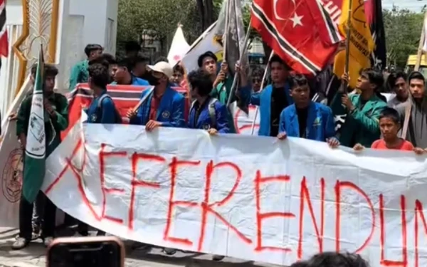 Thumbnail Berita - 4 Pulau Diklaim Sumut, Ratusan Warga Aceh Gelar Aksi Tenteng Spanduk Referendum